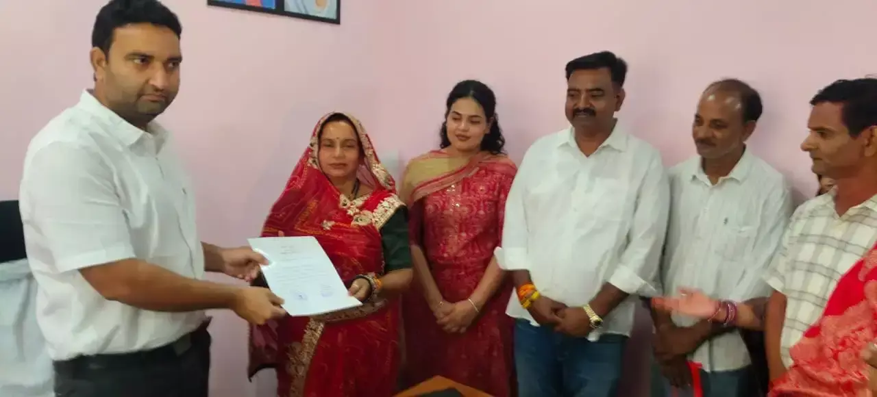 Jhunjhunu: कांग्रेस से जीतीं गीता सैनी, भाजपा के समर्थन से चेयरमैन बनीं Jhunjhunu: कांग्रेस से जीतीं गीता सैनी, भाजपा के समर्थन से चेयरमैन बनीं