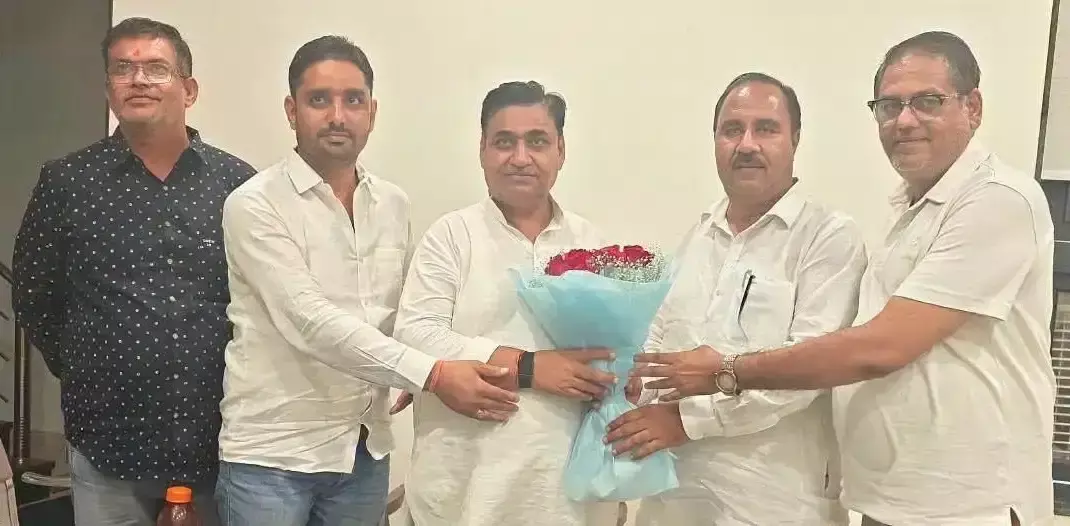 Bikaner: नवरतन डागा के नामांकन वापसी से बदला चुनावी समीकरण Bikaner: नवरतन डागा के नामांकन वापसी से बदला चुनावी समीकरण