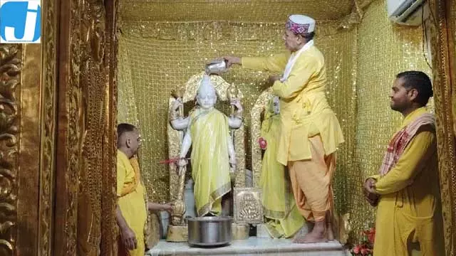 अमृतसर में राधा अष्टमी का उल्लास, मंदिरों में लगा भक्तों का तांता अमृतसर में राधा अष्टमी का उल्लास, मंदिरों में लगा भक्तों का तांता