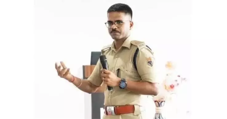 शिलांग में सड़क हादसा, दोपहिया वाहन की टक्कर से IPS अधिकारी घायल शिलांग में सड़क हादसा, दोपहिया वाहन की टक्कर से IPS अधिकारी घायल