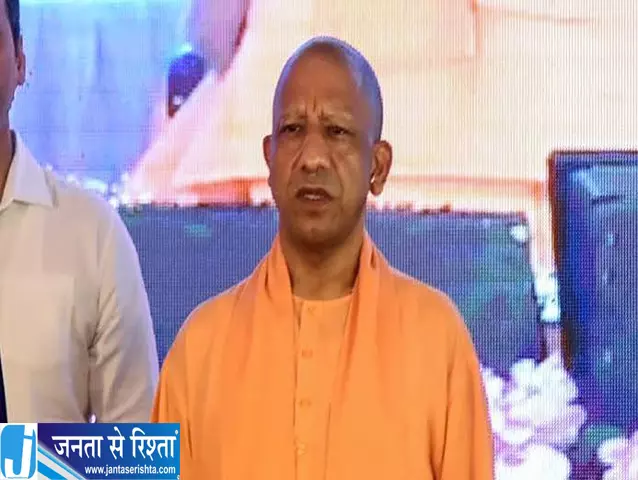 नौकरियों पर योगी अखिलेश आमने सामने सीएम ने किया पलटवार नौकरियों पर योगी अखिलेश आमने सामने सीएम ने किया पलटवार