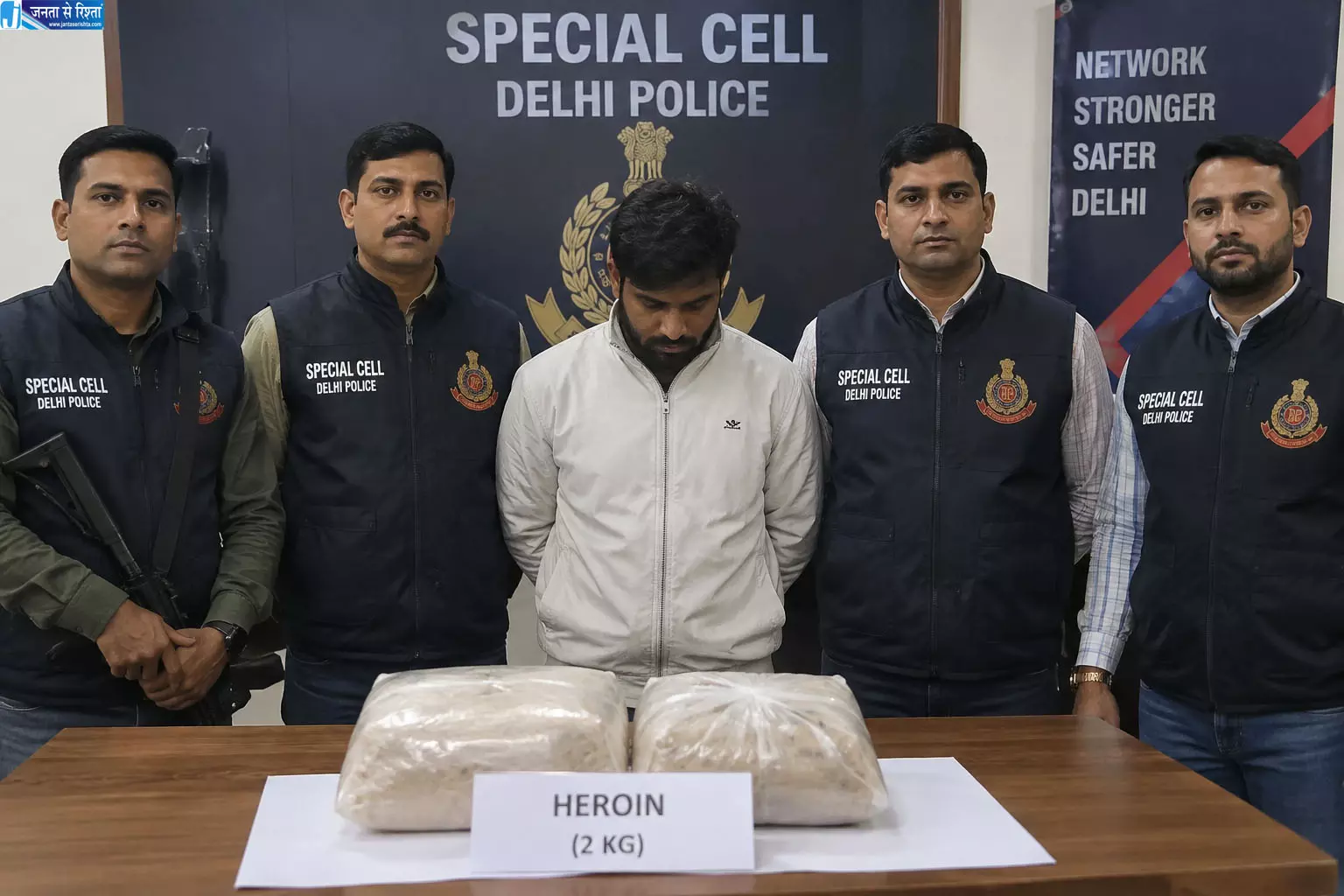 2 किलो हेरोइन के साथ आरोपी गिरफ्तार 2 किलो हेरोइन के साथ आरोपी गिरफ्तार