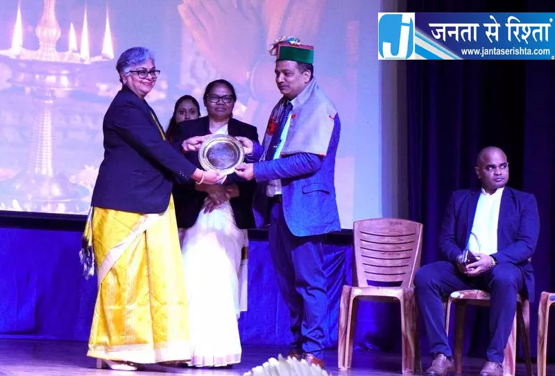 नशे के खिलाफ छात्रों को किया जागरूक नशे के खिलाफ छात्रों को किया जागरूक