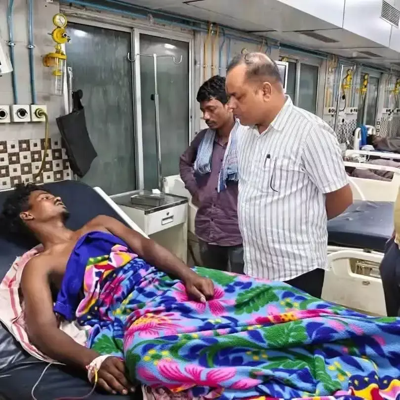 Medinipur: विधायक साहू ने अस्पताल पहुंचकर घायलों की जानकारी ली Medinipur: विधायक साहू ने अस्पताल पहुंचकर घायलों की जानकारी ली