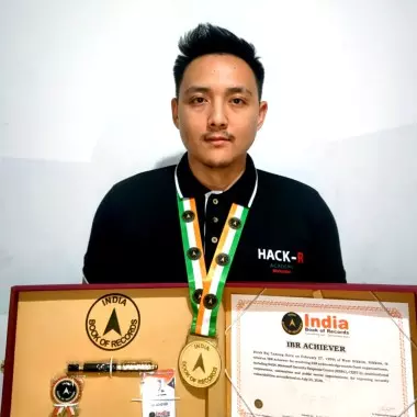 इंडिया बुक ऑफ रिकॉर्ड्स ने विवेक राज तमांग को किया सम्मानित इंडिया बुक ऑफ रिकॉर्ड्स ने विवेक राज तमांग को किया सम्मानित