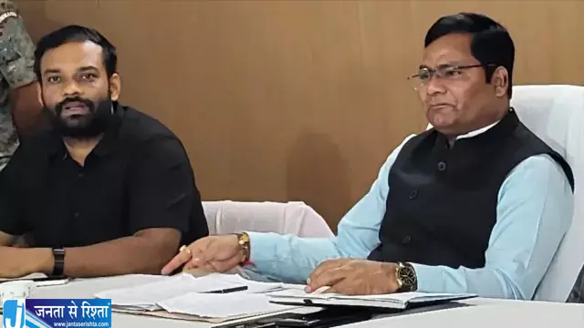दुर्गापूजा को लेकर शांति समिति की बैठक, 33 स्थानों पर स्थापित होंगी प्रतिमाएं दुर्गापूजा को लेकर शांति समिति की बैठक, 33 स्थानों पर स्थापित होंगी प्रतिमाएं