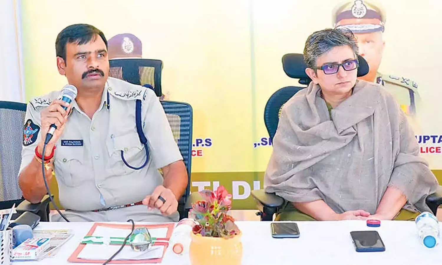 Andhra: गरुड़ सेवा से पहले तिरुमाला में सुरक्षा कड़ी कर दी गई Andhra: गरुड़ सेवा से पहले तिरुमाला में सुरक्षा कड़ी कर दी गई