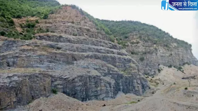 कैमूर पहाड़ी पर डेढ़ दशक बाद खनन की उम्मीद, चार ब्लॉकों से शुरुआत की तैयारी कैमूर पहाड़ी पर डेढ़ दशक बाद खनन की उम्मीद, चार ब्लॉकों से शुरुआत की तैयारी