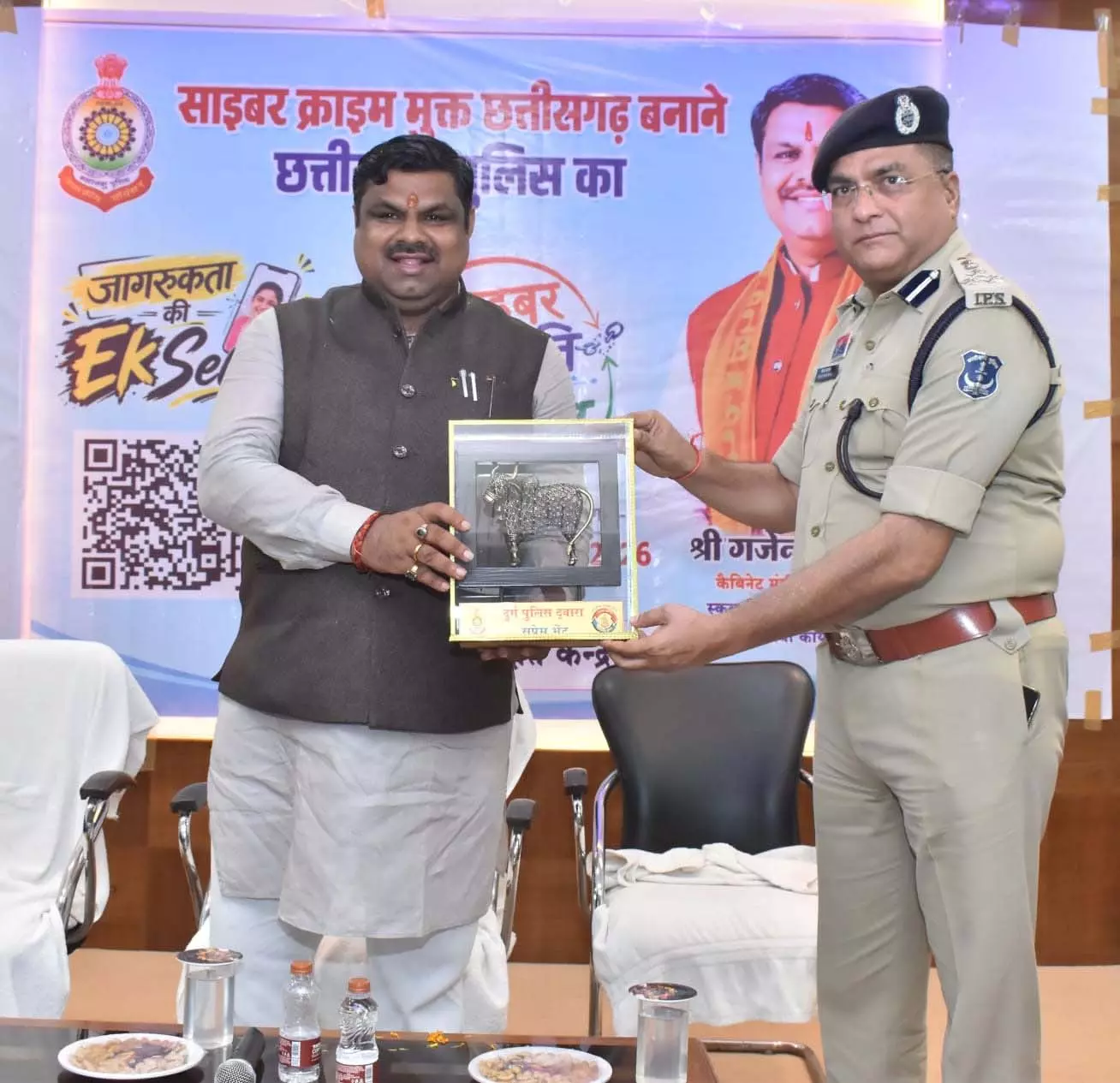 STF जवानों को मिला साइबर सुरक्षा प्रशिक्षण, मंत्री गजेन्द्र यादव रहे मुख्य अतिथि STF जवानों को मिला साइबर सुरक्षा प्रशिक्षण, मंत्री गजेन्द्र यादव रहे मुख्य अतिथि
