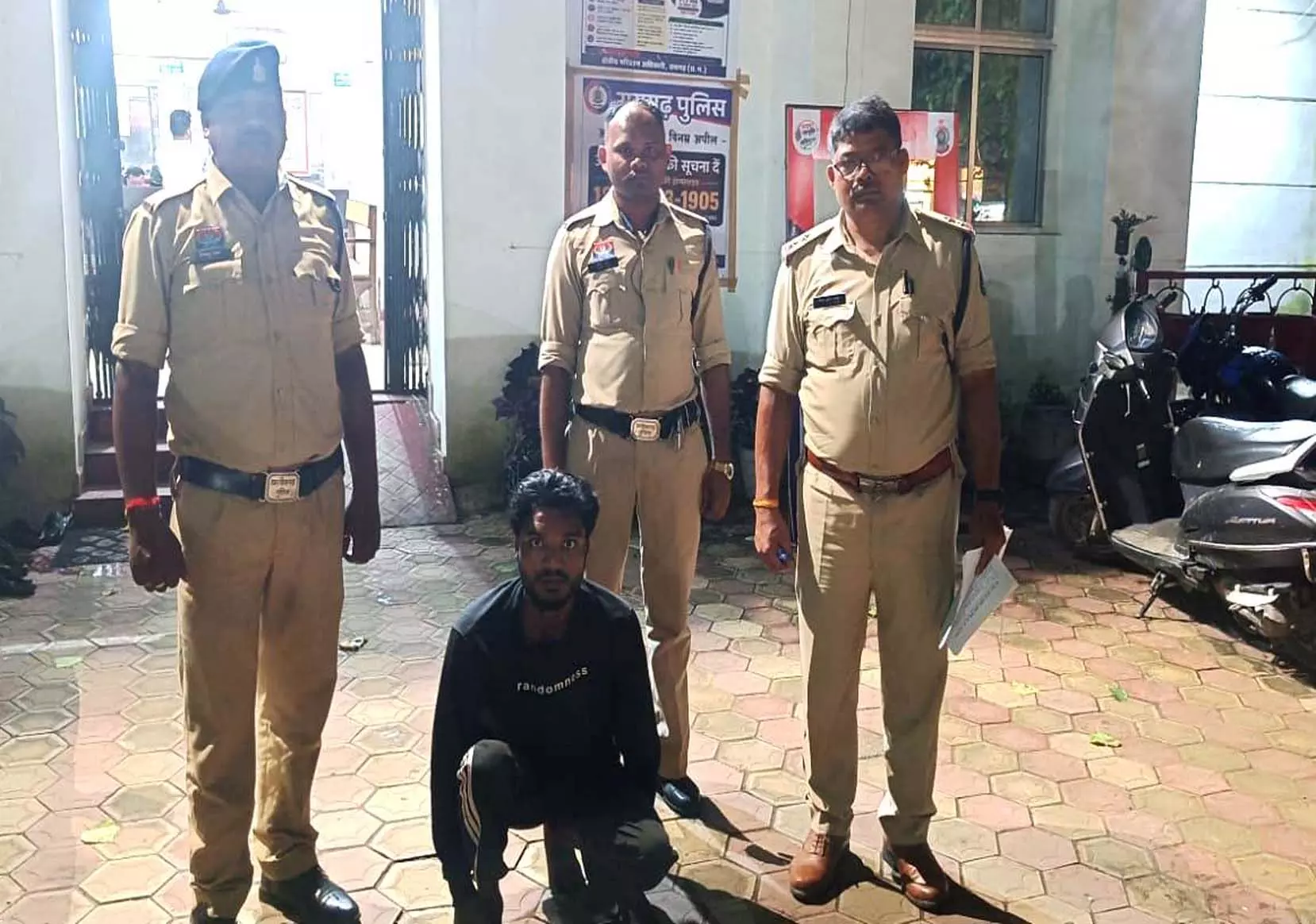 प्लांटकर्मी से मारपीट कर लूटे 1500 रुपए, युवक समेत दो नाबालिग पकड़े गए प्लांटकर्मी से मारपीट कर लूटे 1500 रुपए, युवक समेत दो नाबालिग पकड़े गए