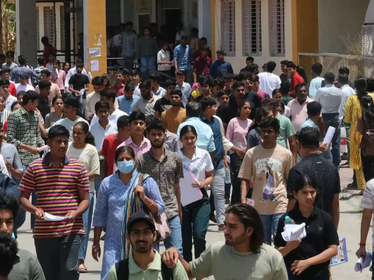 महाराष्ट्र TET पेपर लीक, जूतों के सोल में छिपाकर निकाले थे पेपर महाराष्ट्र TET पेपर लीक, जूतों के सोल में छिपाकर निकाले थे पेपर