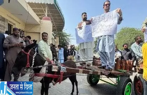 पेट्रोल की महंगाई पर विधायक का अनोखा विरोध पेट्रोल की महंगाई पर विधायक का अनोखा विरोध