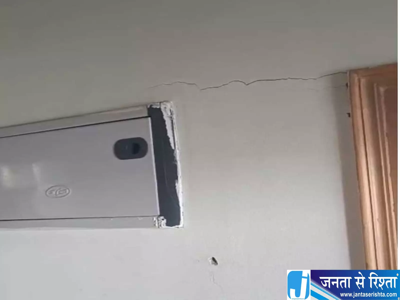 मकानों में दरार के बाद टनल निर्माण रोकने के निर्देश मकानों में दरार के बाद टनल निर्माण रोकने के निर्देश