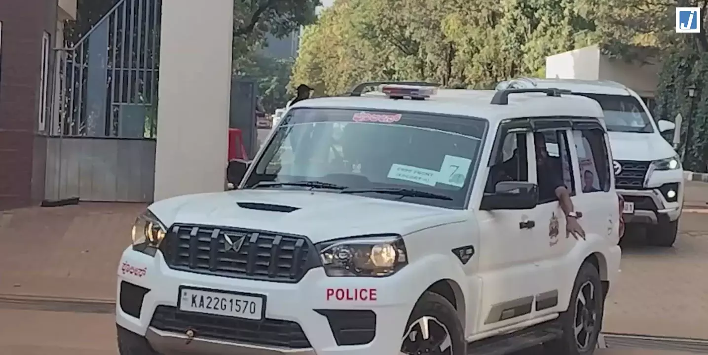 तबीयत बिगड़ने के बाद अमित शाह ने रद्द किए कार्यक्रम, हुबली से दिल्ली रवाना तबीयत बिगड़ने के बाद अमित शाह ने रद्द किए कार्यक्रम, हुबली से दिल्ली रवाना