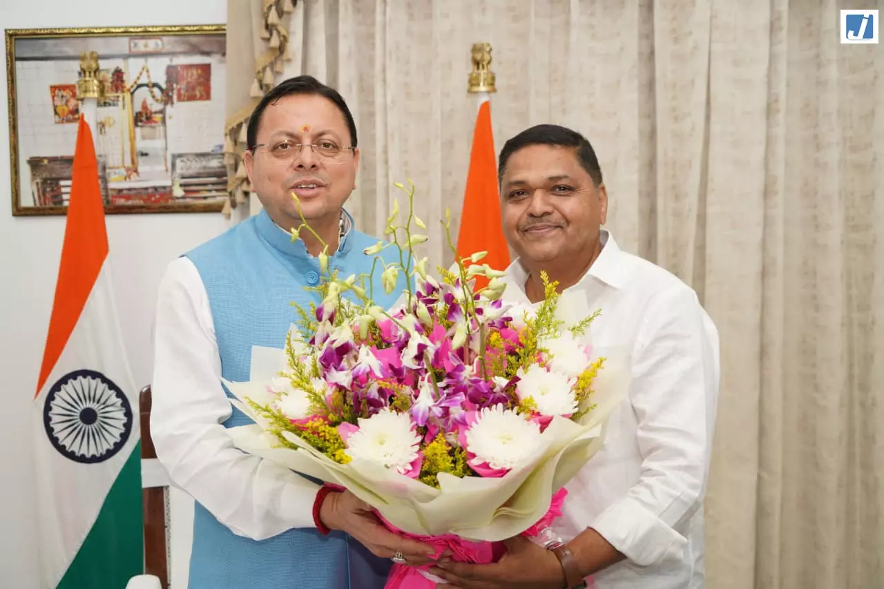 मुख्यमंत्री धामी से जिला सहकारी बैंक नैनीताल के नवनिर्वाचित अध्यक्ष ने की शिष्टाचार भेंट मुख्यमंत्री धामी से जिला सहकारी बैंक नैनीताल के नवनिर्वाचित अध्यक्ष ने की शिष्टाचार भेंट