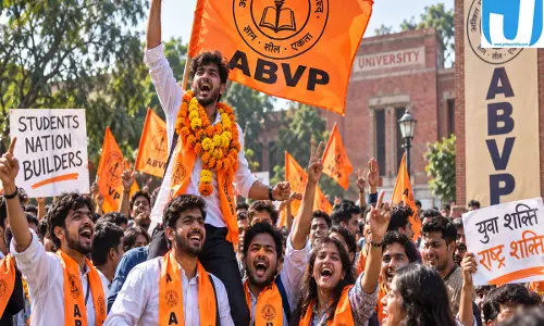 DU की जीत पर धनबाद में झूमे अभाविप कार्यकर्ता DU की जीत पर धनबाद में झूमे अभाविप कार्यकर्ता
