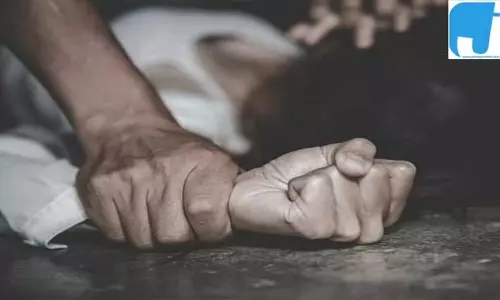 मदद के बहाने महिला से दुष्कर्म अश्लील वीडियो बनाकर किया ब्लैकमेल