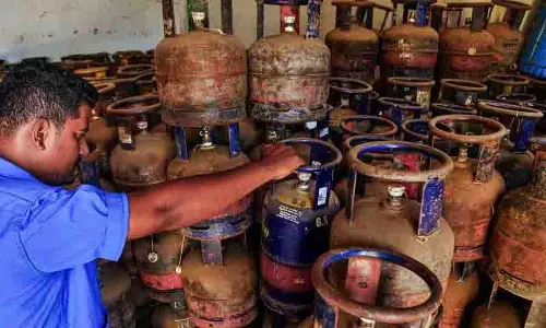 LPG सब्सिडी के लिए आधार प्रमाणीकरण जरूरी LPG सब्सिडी के लिए आधार प्रमाणीकरण जरूरी