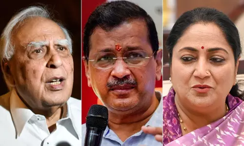 दिल्ली SIR में केजरीवाल परिवार समेत कई दिग्गजों को नोटिस, रेखा गुप्ता का सत्यापन पूरा