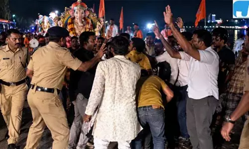 गणेश विसर्जन जुलूस में टकराव सांसद लक्ष्मीकांत निषाद समेत कई पर केस
