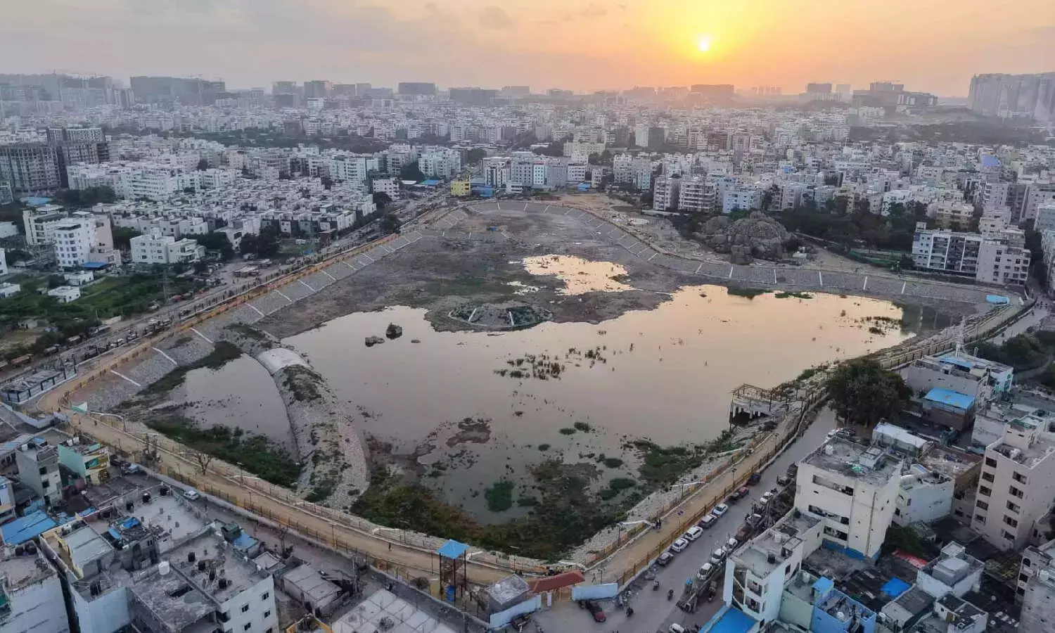 Telangana: सुन्नम चेरुवु भूखंडों पर याचिका दायर की गई Telangana: सुन्नम चेरुवु भूखंडों पर याचिका दायर की गई