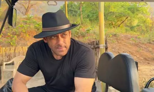 प्रेग्नेंसी के बाद बढ़े वजन पर एक्ट्रेस को ट्रोल करने वालों पर भड़के सलमान, कहा-आपकी परवरिश... प्रेग्नेंसी के बाद बढ़े वजन पर एक्ट्रेस को ट्रोल करने वालों पर भड़के सलमान, कहा-आपकी परवरिश...
