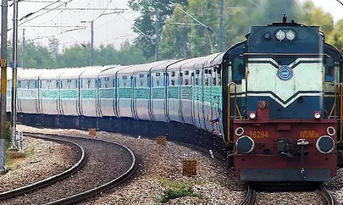 त्योहारों में यात्रियों को राहत, रानी कमलापति से दानापुर के बीच चलेगी बाई-वीकली स्पेशल ट्रेन त्योहारों में यात्रियों को राहत, रानी कमलापति से दानापुर के बीच चलेगी बाई-वीकली स्पेशल ट्रेन