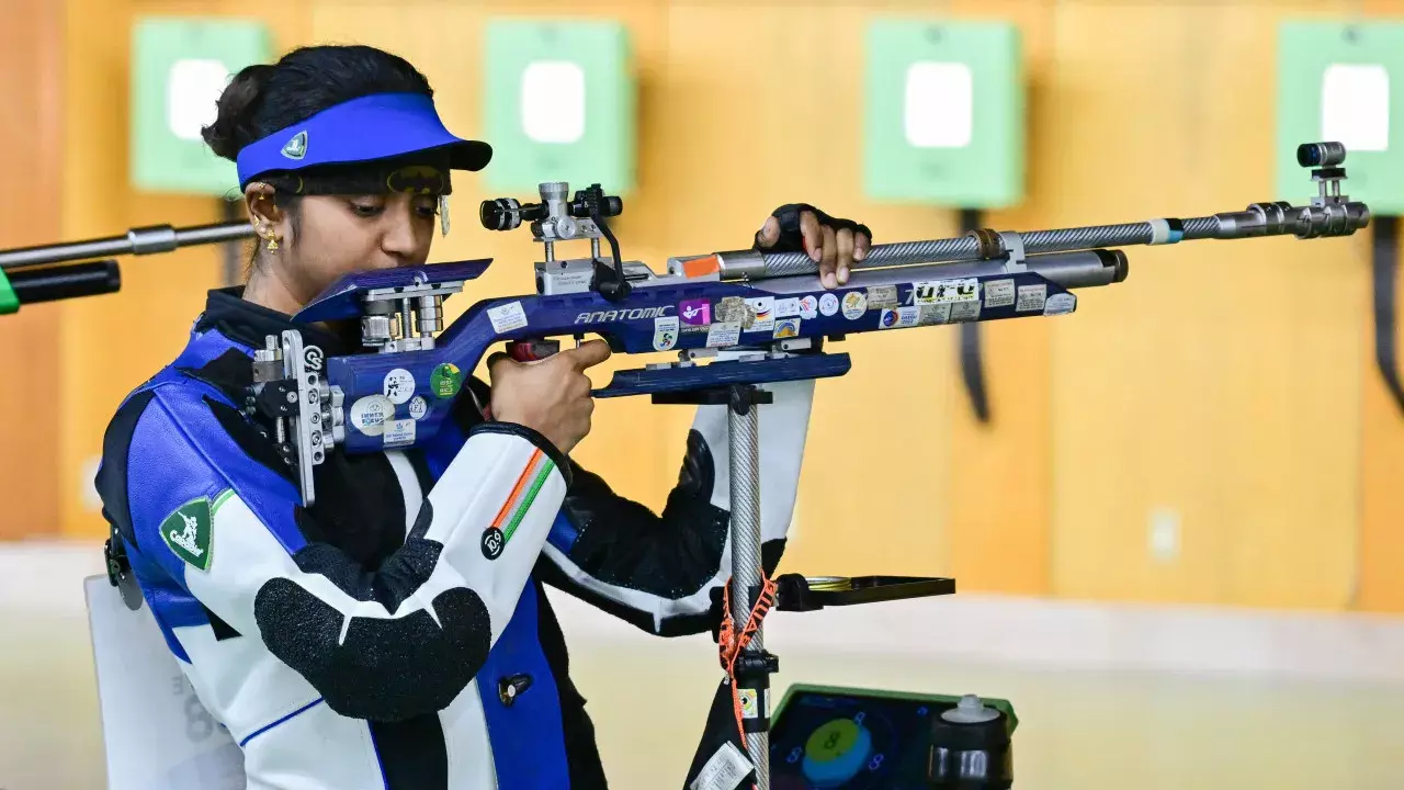 एशियाई खेल: रोमांचक फाइनल के बाद इलावेनिल को मिला सिल्वर एशियाई खेल: रोमांचक फाइनल के बाद इलावेनिल को मिला सिल्वर