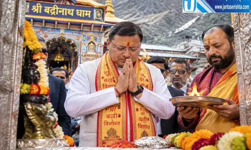 बद्रीनाथ धाम पहुंचे सीएम धामी ने की पूजा अर्चना बद्रीनाथ धाम पहुंचे सीएम धामी ने की पूजा अर्चना