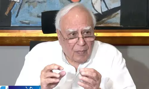 वोटर रजिस्ट्रेशन नोटिस पर कपिल सिब्बल का चुनाव आयोग पर हमला वोटर रजिस्ट्रेशन नोटिस पर कपिल सिब्बल का चुनाव आयोग पर हमला