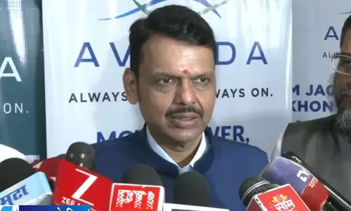 राहुल गांधी की नकल पर देवेंद्र फडणवीस का हमला राहुल गांधी की नकल पर देवेंद्र फडणवीस का हमला