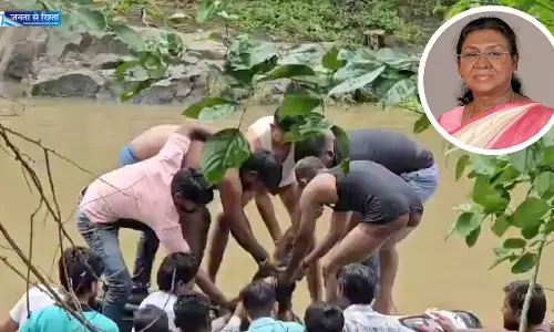 नलखेड़ा कार हादसे में 8 मौतों पर राष्ट्रपति मुर्मू ने जताया दुख नलखेड़ा कार हादसे में 8 मौतों पर राष्ट्रपति मुर्मू ने जताया दुख