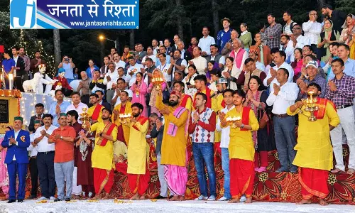 डल झील मेले में दिखी कांगड़ा की लोक संस्कृति डल झील मेले में दिखी कांगड़ा की लोक संस्कृति
