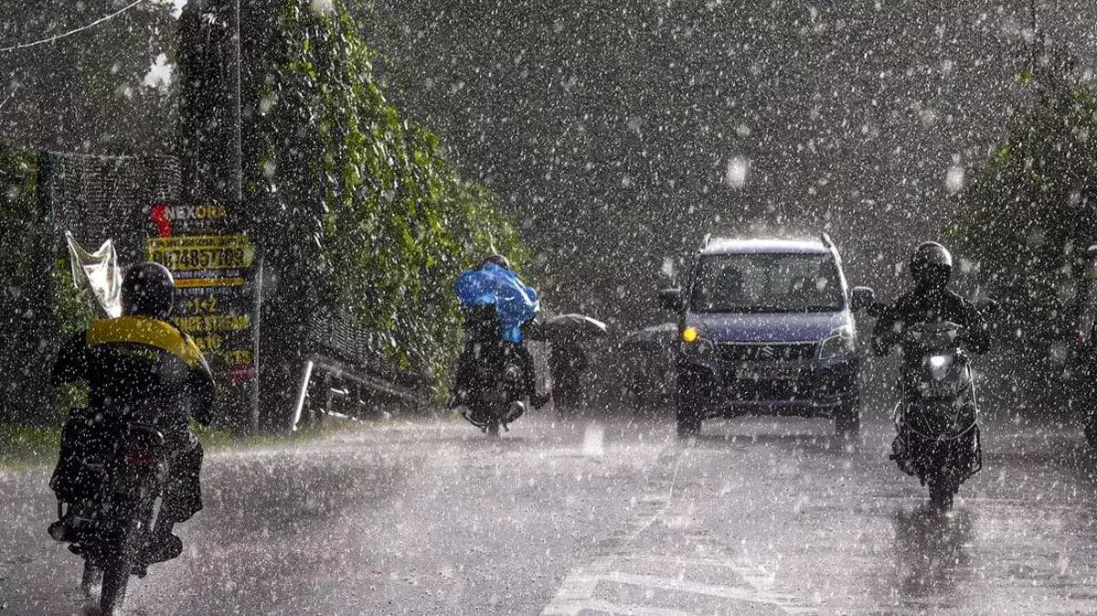 बंगाल की खाड़ी में सिस्टम मजबूत, केरल में और बारिश के आसार बंगाल की खाड़ी में सिस्टम मजबूत, केरल में और बारिश के आसार