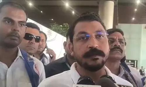 अयोध्या में चंद्रशेखर आजाद का सरकार पर हमला, बोले-‘बम से सरेआम हत्या और अब तक आरोपी नहीं पकड़े गए’ अयोध्या में चंद्रशेखर आजाद का सरकार पर हमला, बोले-‘बम से सरेआम हत्या और अब तक आरोपी नहीं पकड़े गए’
