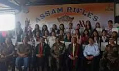 मणिपुर: 29 चयनित लड़कियों का असम राइफल्स द्वारा सम्मान मणिपुर: 29 चयनित लड़कियों का असम राइफल्स द्वारा सम्मान