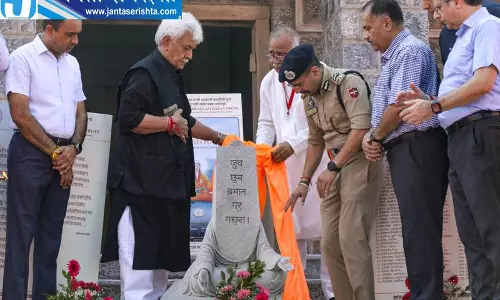 सिन्हा ने जम्मू में माता लल्लेश्वरी सांस्कृतिक-विरासत केंद्र की आधारशिला रखी सिन्हा ने जम्मू में माता लल्लेश्वरी सांस्कृतिक-विरासत केंद्र की आधारशिला रखी