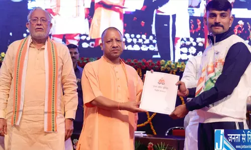 योगी सरकार ने फिर बांटे नियुक्ति पत्र हजारों युवाओं को राहत