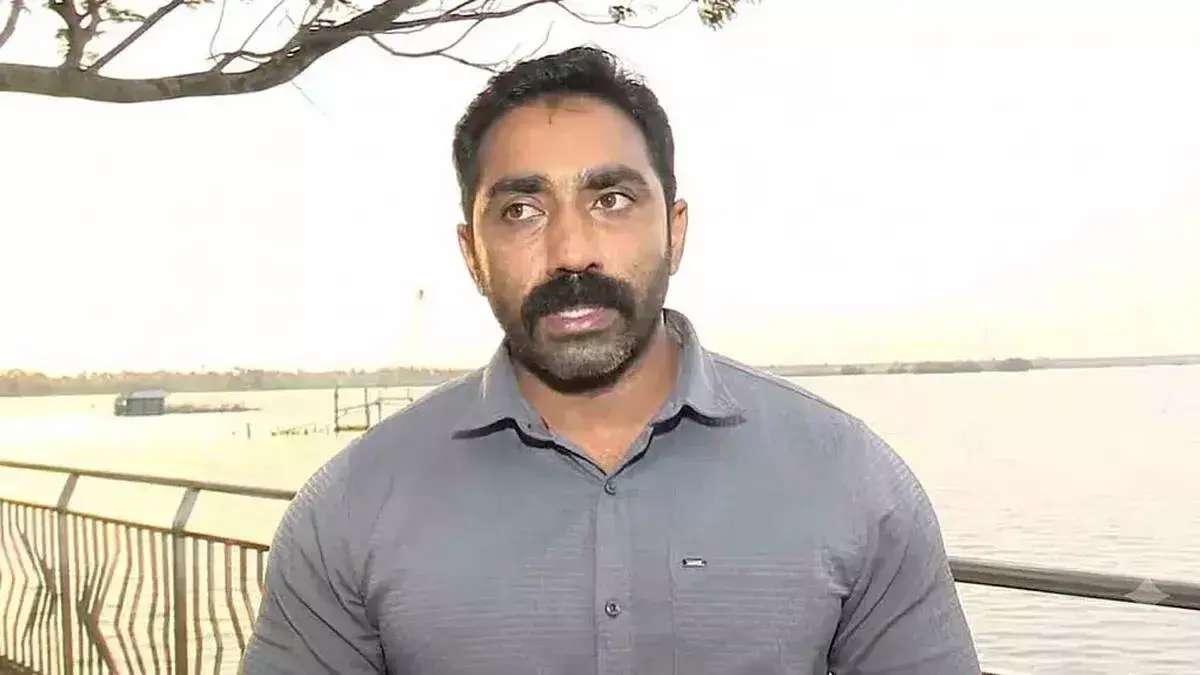 तंबाकू उत्पादों की चोरी में आरोपी पुलिसकर्मी हिरासत में तंबाकू उत्पादों की चोरी में आरोपी पुलिसकर्मी हिरासत में
