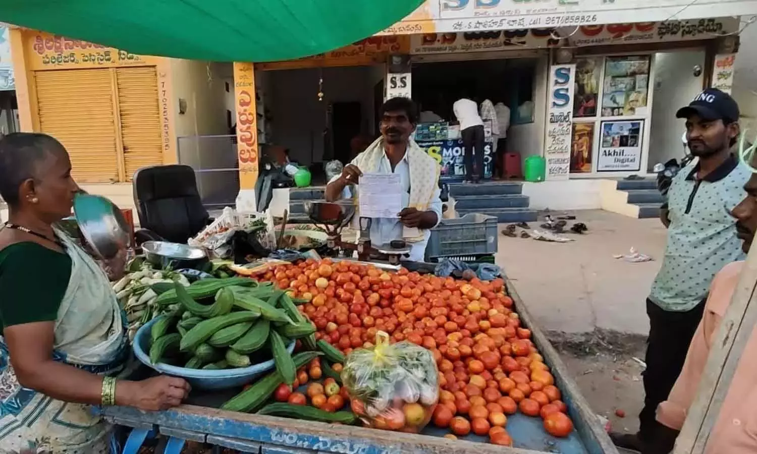 Andhra: संदिग्ध शटर डाउनिंग के कारण कुरनूल में स्थानीय उपभोक्ताओं में आक्रोश फैल गया