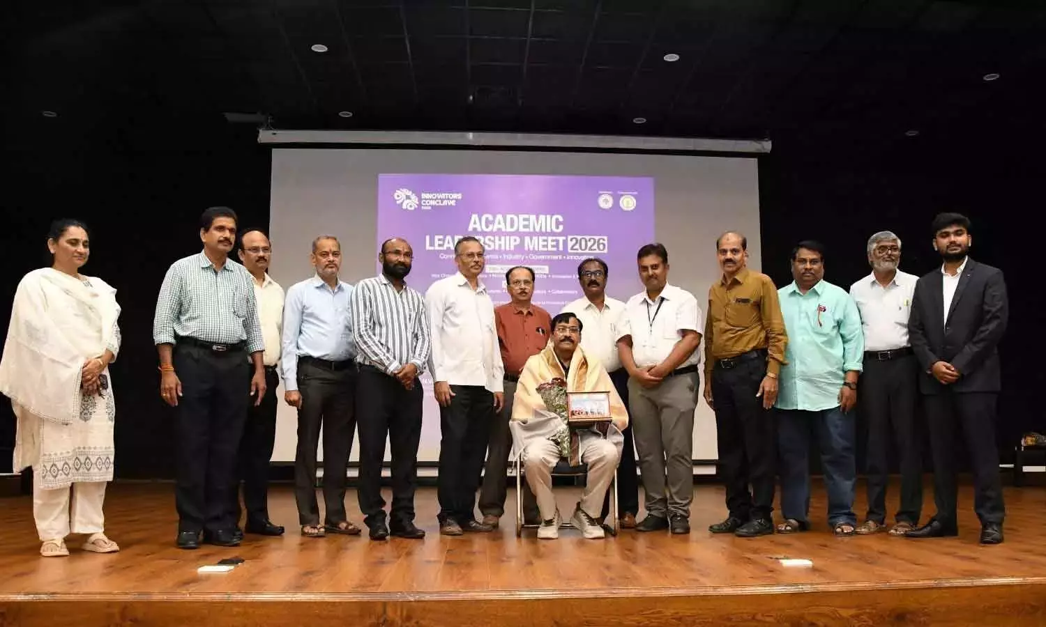 JNTUA VC ने छात्रों से नवाचार और उद्यमिता पर ध्यान केंद्रित करने का आग्रह किया