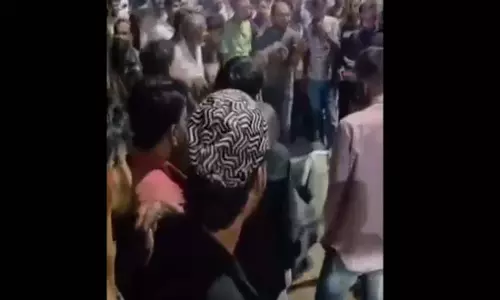 पत्नी को दूसरे पुरुष के साथ देख पति का हाईवोल्टेज ड्रामा, सड़क पर तोड़ी स्कूटी