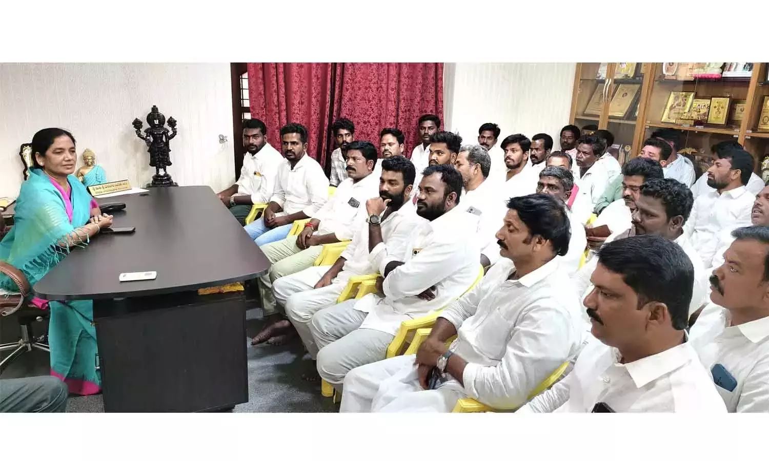 Andhra: विधायक सुनीता ने उच्च स्तरीय योजना बैठक की