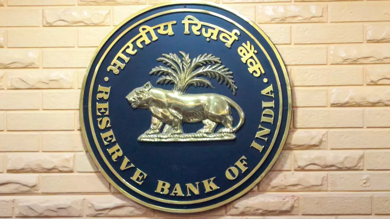 RBI ने लातूर बैंक बोर्ड से महाराष्ट्र के मंत्री को हटाया RBI ने लातूर बैंक बोर्ड से महाराष्ट्र के मंत्री को हटाया