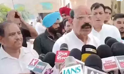 जालंधर में पूर्व कैबिनेट मंत्री भगत चुन्नी लाल को श्रद्धांजलि देने पहुंचे लोग जालंधर में पूर्व कैबिनेट मंत्री भगत चुन्नी लाल को श्रद्धांजलि देने पहुंचे लोग