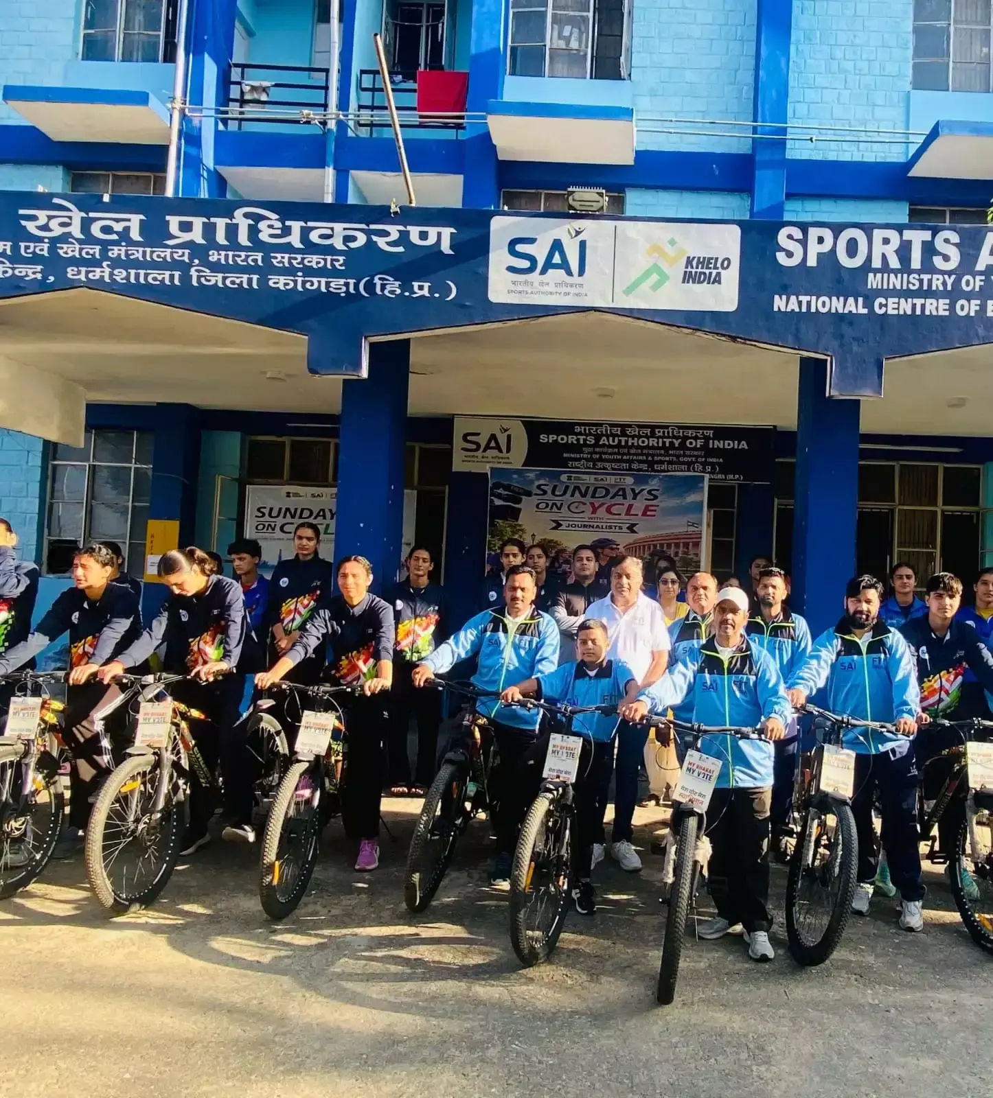 Dharamshala: फिटनेस जागरूकता को लेकर पत्रकारों ने चलाई साइकिल Dharamshala: फिटनेस जागरूकता को लेकर पत्रकारों ने चलाई साइकिल