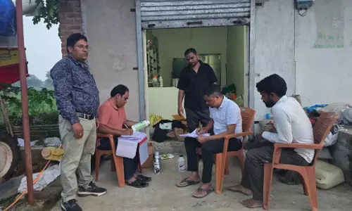 बिना लाइसेंस कीटनाशक विक्रय करते पाए जाने पर कार्रवाई, भंडारित कीटनाशक जब्त