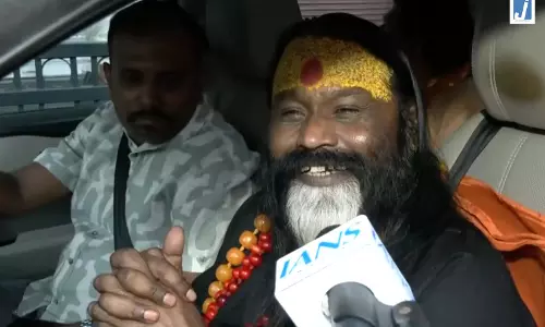 गणेशोत्सव पर दाती महाराज ने की सिद्धिविनायक में पूजा बोले देश की तरक्की के लिए की प्रार्थना गणेशोत्सव पर दाती महाराज ने की सिद्धिविनायक में पूजा बोले देश की तरक्की के लिए की प्रार्थना