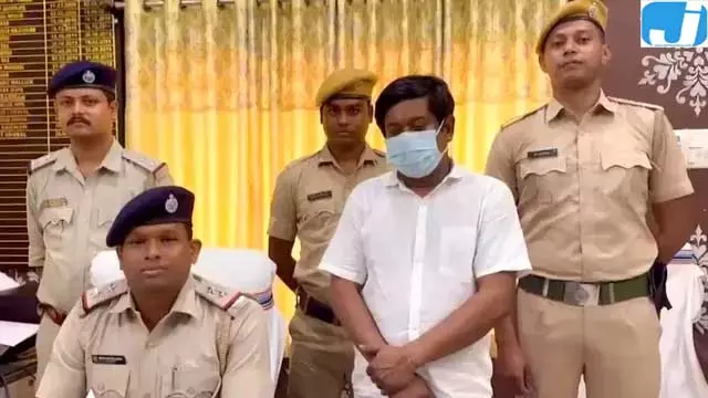 पुराने मामले में निर्दलीय उम्मीदवार गिरफ्तार उपचुनाव के बीच बड़ा एक्शन पुराने मामले में निर्दलीय उम्मीदवार गिरफ्तार उपचुनाव के बीच बड़ा एक्शन