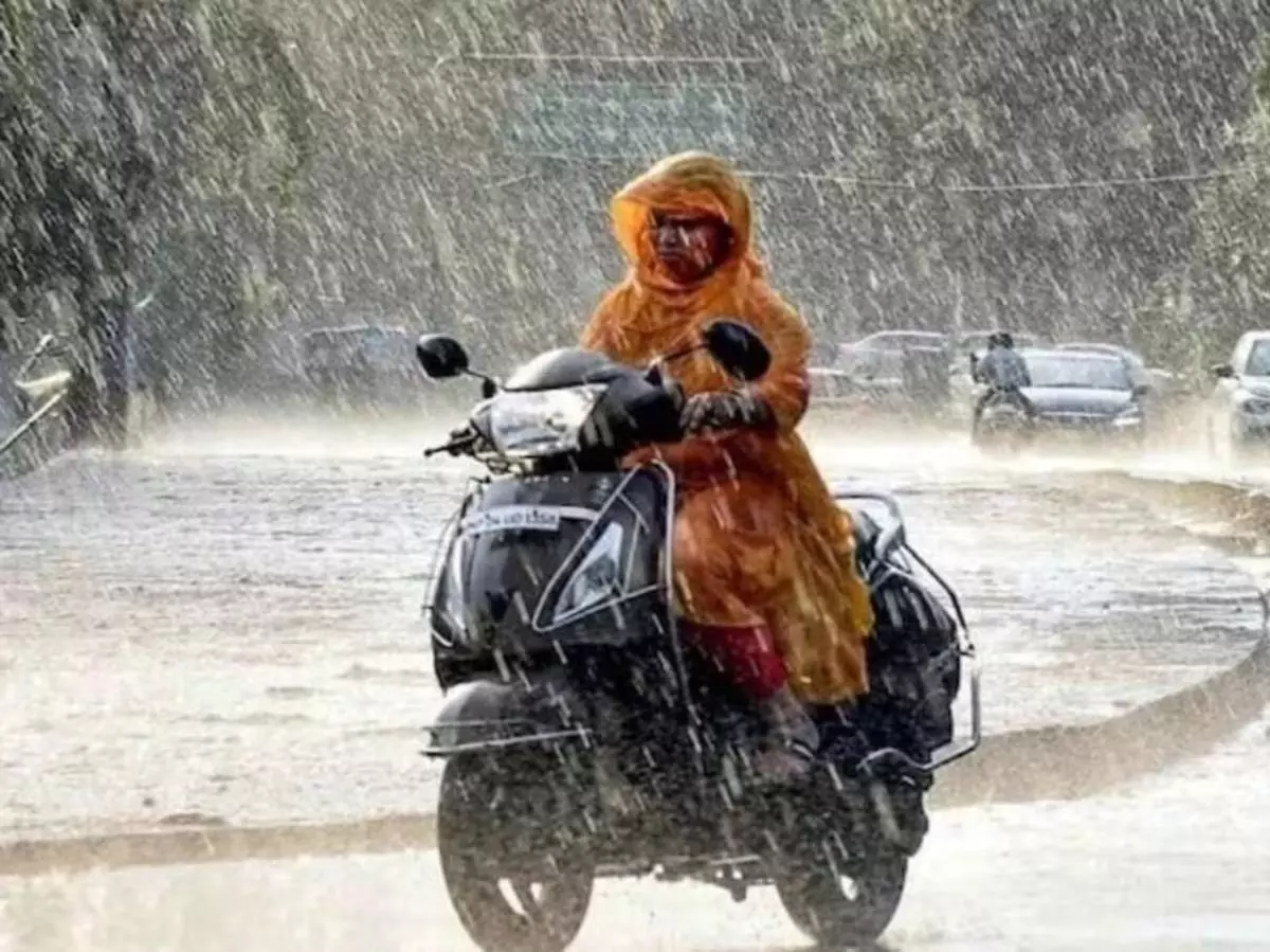 बिहार में फिर बदलेगा मौसम, 23 से 26 सितंबर के बीच भारी बारिश के आसार बिहार में फिर बदलेगा मौसम, 23 से 26 सितंबर के बीच भारी बारिश के आसार